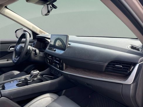 Used 2025 Nissan Rogue Platinum w/ Platinum Premium Package FWD image 20