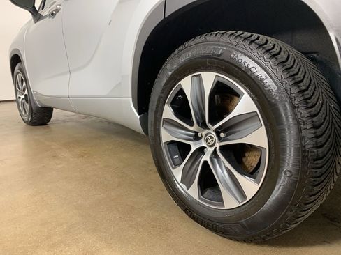 Used 2022 Toyota Highlander XLE image 16