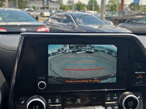 Certified 2025 Toyota Highlander XLE AWD/4WD image 22