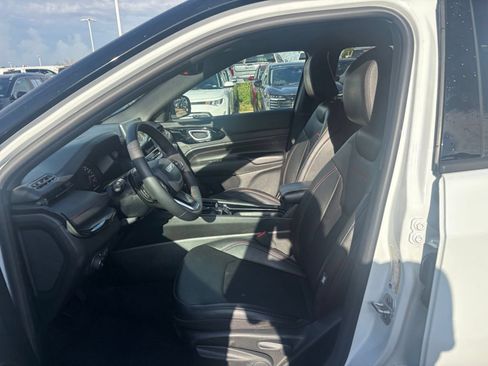 Used 2025 Jeep Compass Trailhawk AWD/4WD image 25