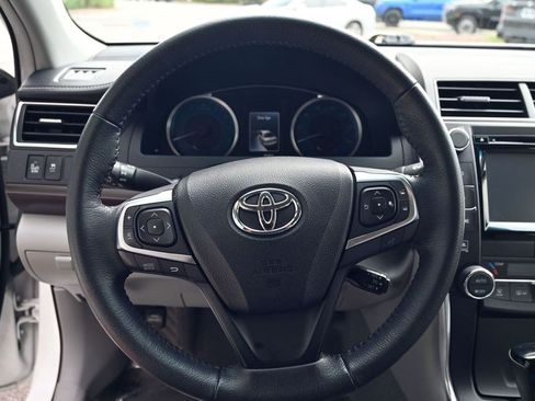 Used 2017 Toyota Camry XLE w/ Moonroof Package FWD image 20