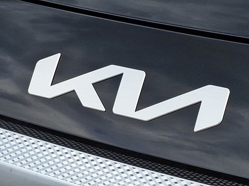 Used 2025 Kia Seltos S AWD/4WD image 5