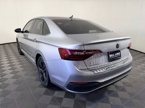 Used 2023 Volkswagen Jetta SE image 8