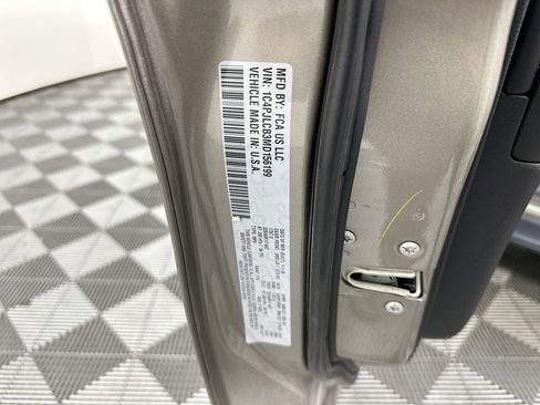 Used 2021 Jeep Cherokee Latitude image 12