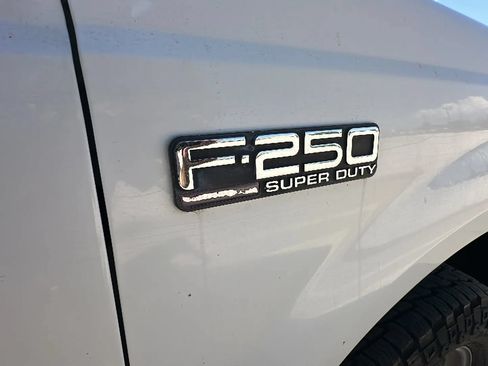 Used 2004 Ford F250 XL AWD/4WD image 8