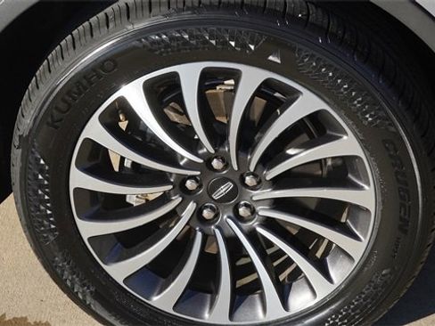 Used 2023 Lincoln Aviator Reserve w/ Equipment Group 201A image 11