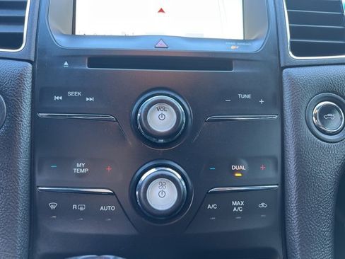 Used 2017 Ford Taurus SEL w/ Equipment Group 201A image 28