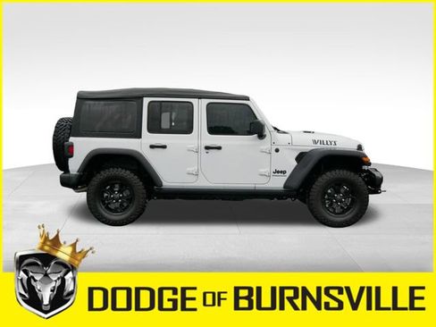 Used 2025 Jeep Wrangler Willys image 11