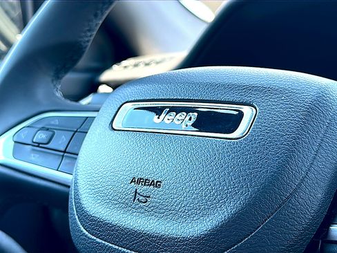 Used 2024 Jeep Compass Latitude AWD/4WD image 30
