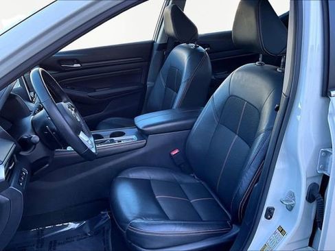 Used 2021 Nissan Altima 2.5 SR w/ SR Premium Package image 15