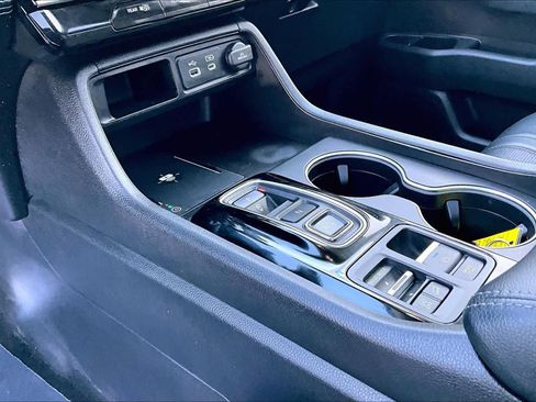 Used 2025 Honda Pilot Elite image 16