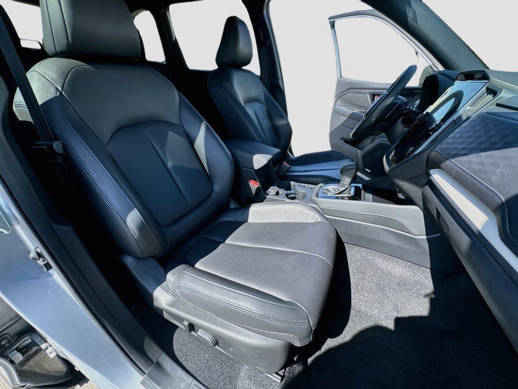Used 2025 Subaru Forester Limited AWD/4WD image 38