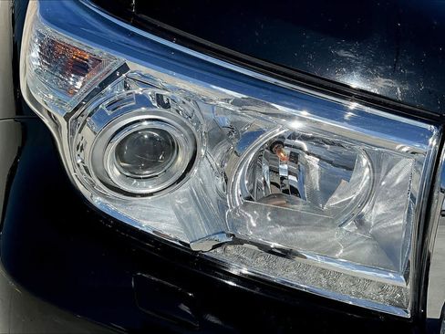 Used 2015 Toyota Land Cruiser image 24