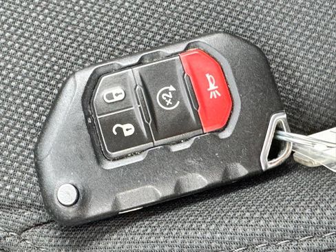 Used 2021 Jeep Wrangler Unlimited Sport AWD/4WD image 36