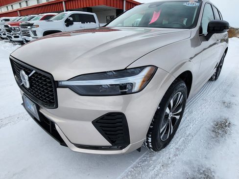 Used 2025 Volvo XC60 B5 Core image 13