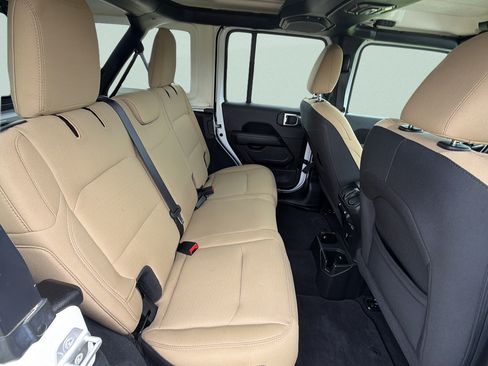 Used 2022 Jeep Wrangler Unlimited Sahara AWD/4WD image 49