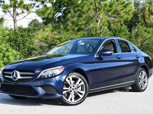 Used 2019 Mercedes-Benz C 300 4MATIC Sedan image 2