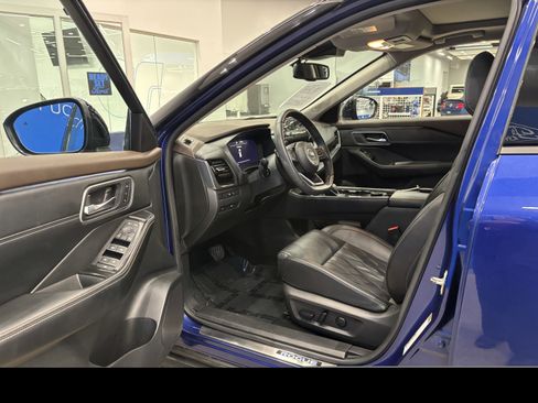 Used 2021 Nissan Rogue Platinum image 10