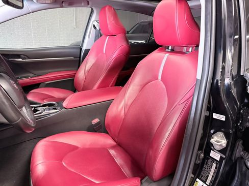 Used 2020 Toyota Camry XSE FWD image 11