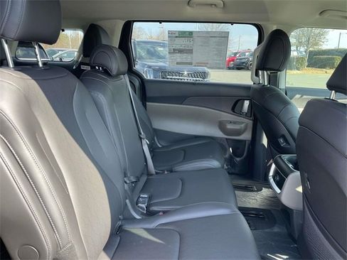 New 2026 Kia Carnival EX image 21
