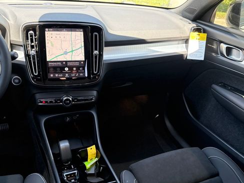 New 2026 Volvo XC40 B5 Ultra w/ Protection Package Premier image 12