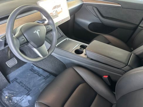 Used 2023 Tesla Model Y Long Range image 11