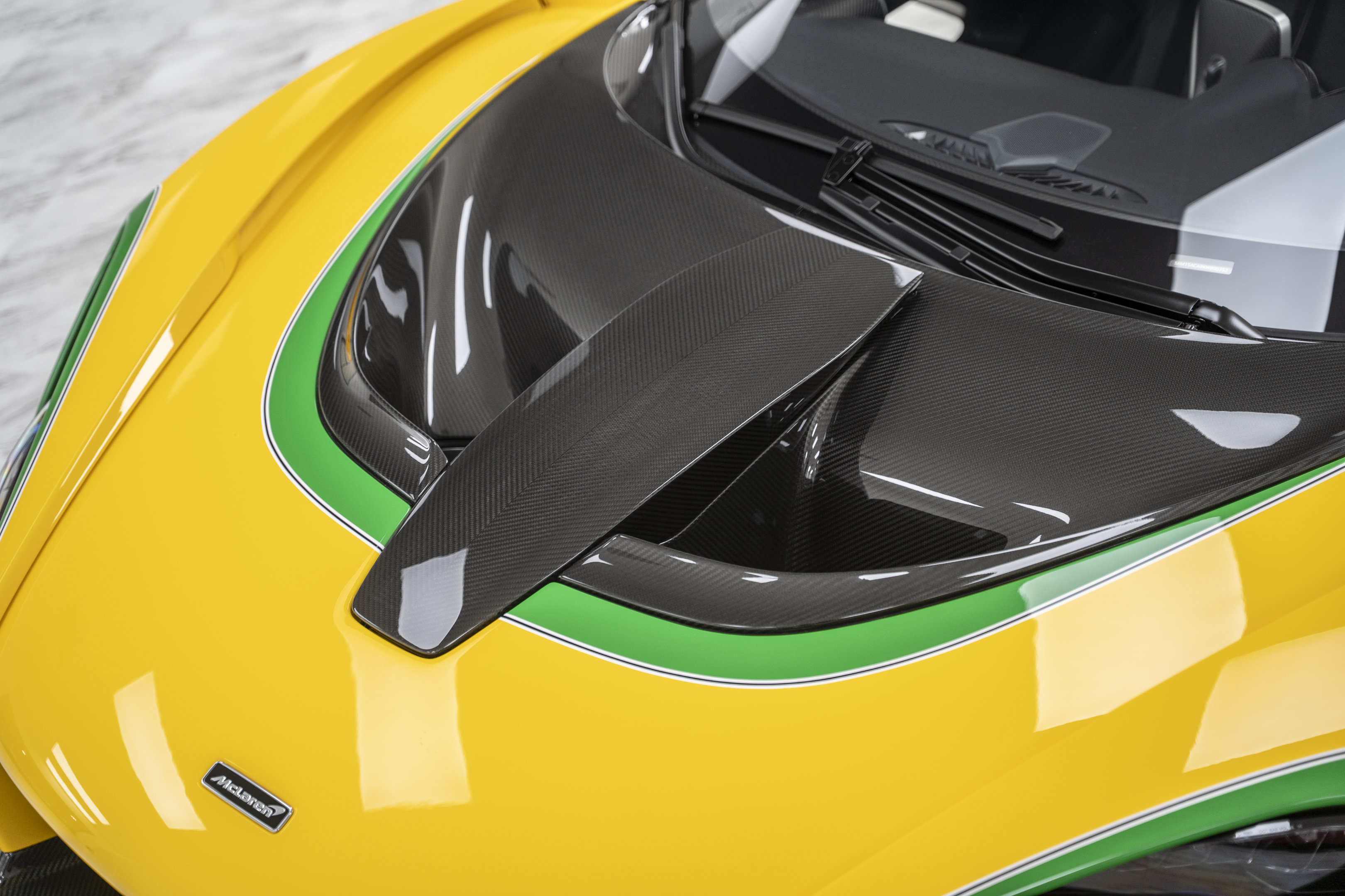 Used 2019 McLaren Senna RWD image 10