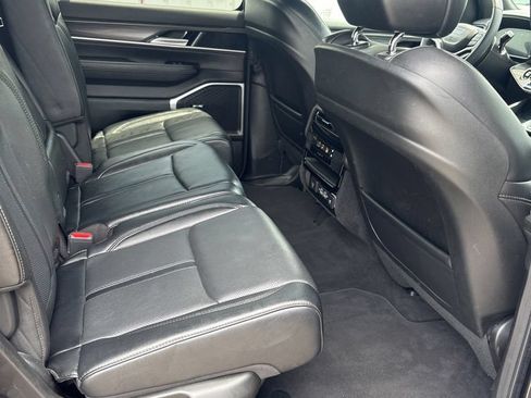 Used 2024 Jeep Wagoneer L Series II w/ Flexible Seating Group AWD/4WD image 22