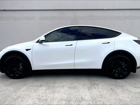 Used 2022 Tesla Model Y Long Range AWD/4WD image 3