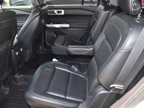 Used 2020 Ford Explorer XLT w/ Equipment Group 202A RWD image 10