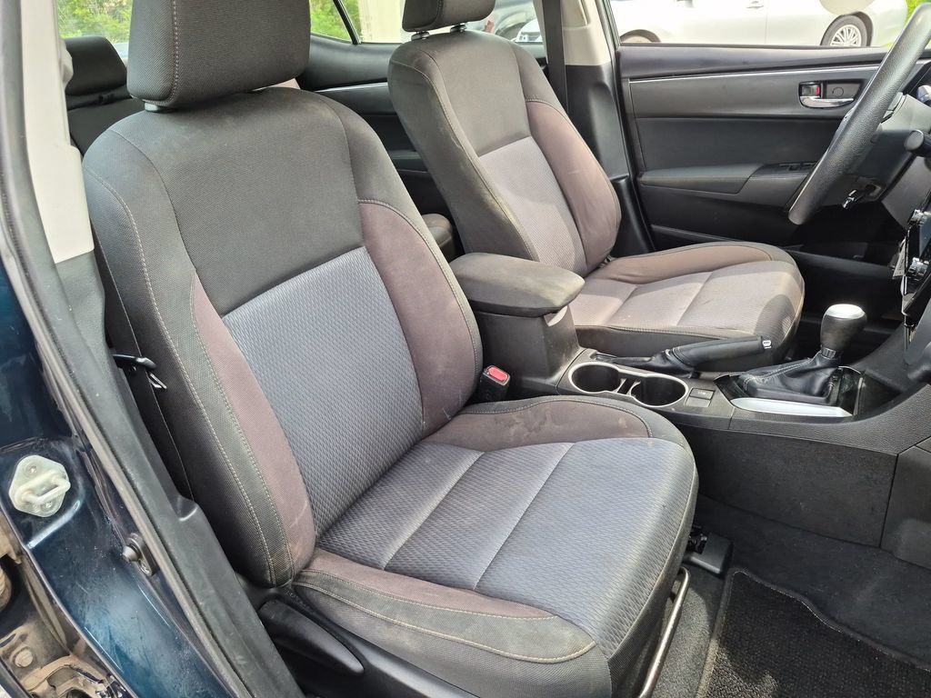 Used 2018 Toyota Corolla LE FWD image 31