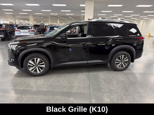 Used 2024 Nissan Pathfinder SL w/ Black Appearance Package AWD/4WD image 4