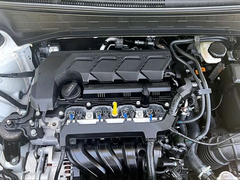 Used 2025 Hyundai Venue Limited FWD image 32