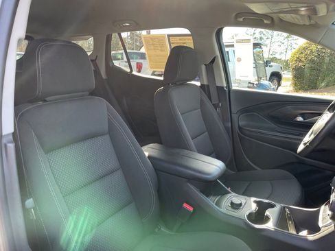 Used 2024 GMC Terrain SLE image 28