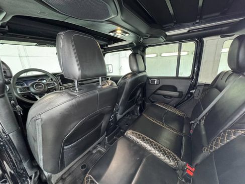 Used 2023 Jeep Wrangler Unlimited Sahara AWD/4WD image 22