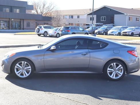 Used 2010 Hyundai Genesis 3.8 image 10