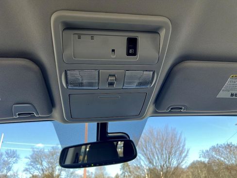 Used 2018 Nissan Titan SV w/ SV Convenience Package image 28