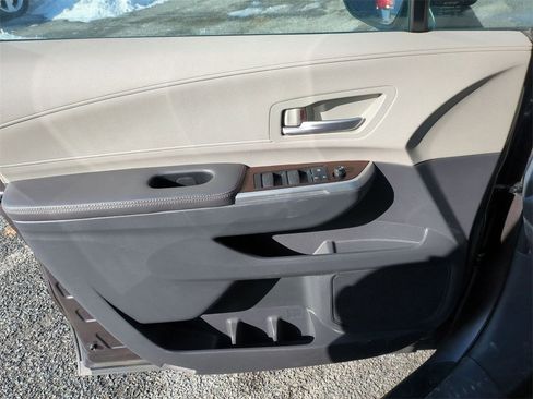 Used 2022 Toyota Sienna XLE image 7