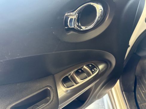 Used 2014 Nissan Juke S FWD image 18