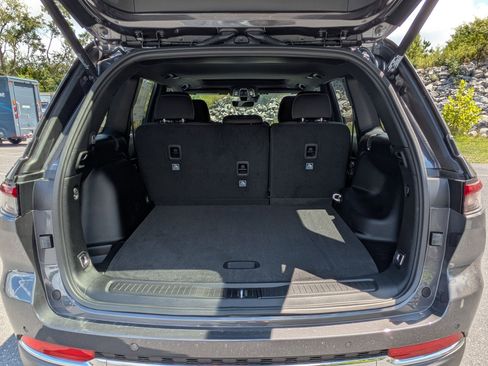 New 2025 Jeep Grand Cherokee Laredo X w/ Luxury Tech Group I image 27