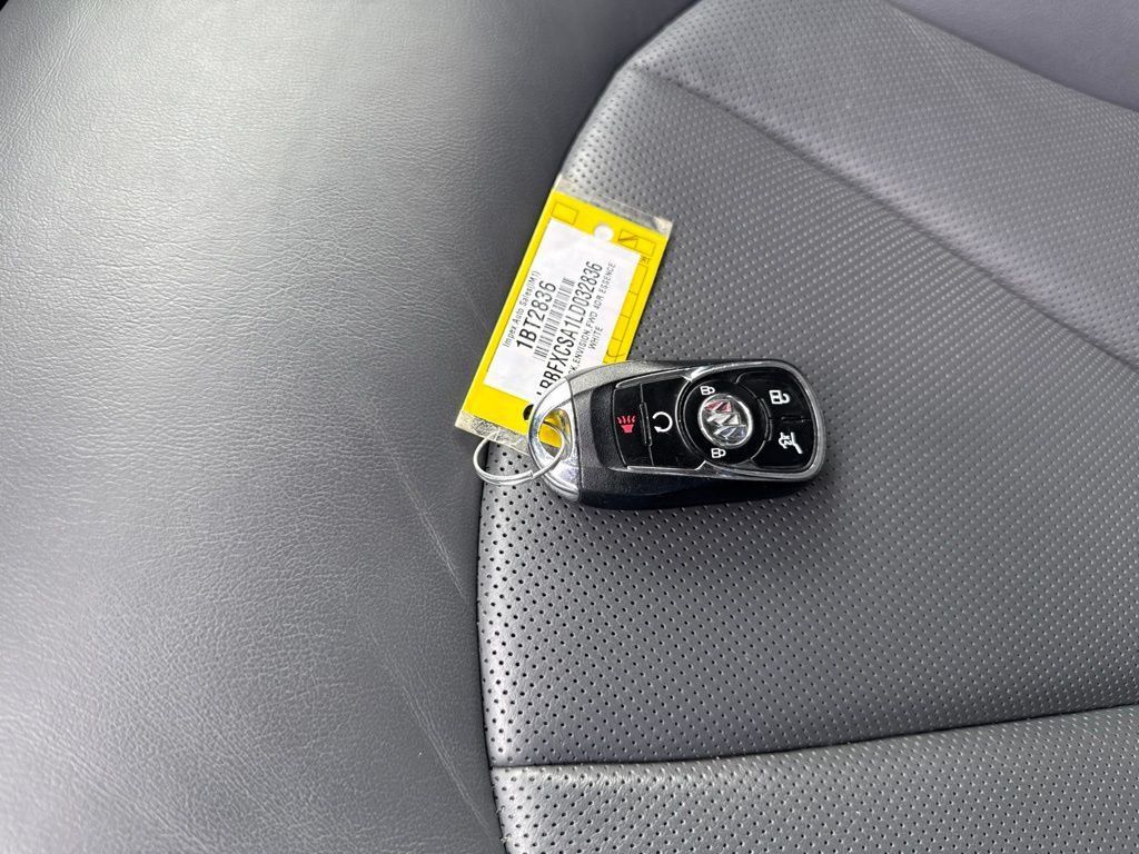 Used 2020 Buick Envision Essence FWD image 24