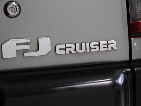 Used 2012 Toyota FJ Cruiser 4WD w/ Upgrade Pkg image 4