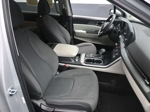 Used 2022 Kia Carnival LX FWD image 26