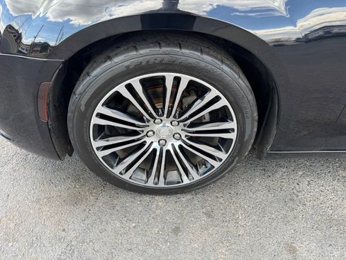Used 2018 Chrysler 300 Touring L image 19