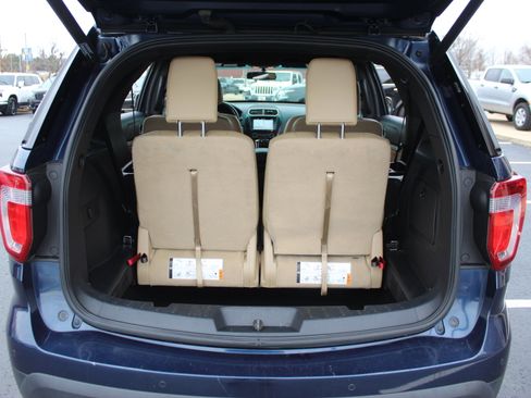 Used 2017 Ford Explorer XLT w/ Equipment Group 202A image 28