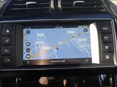 Used 2017 Jaguar F-PACE R-Sport image 58