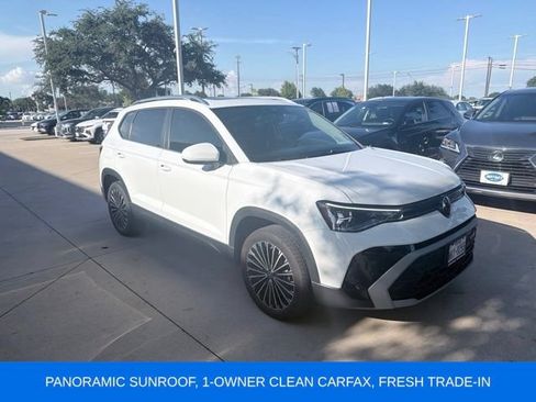 Used 2025 Volkswagen Taos SE w/ Panoramic Sunroof Package FWD image 1