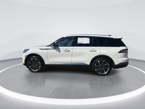 Used 2025 Lincoln Aviator Reserve AWD/4WD image 5
