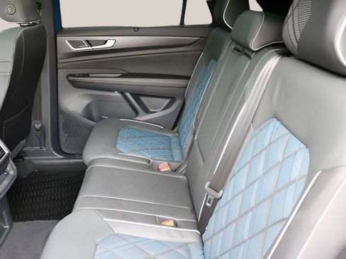 Used 2025 Volkswagen Atlas Cross Sport SEL Premium R-Line AWD/4WD image 14