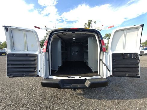 Used 2018 Chevrolet Express 2500 w/ Driver Convenience Package RWD image 29